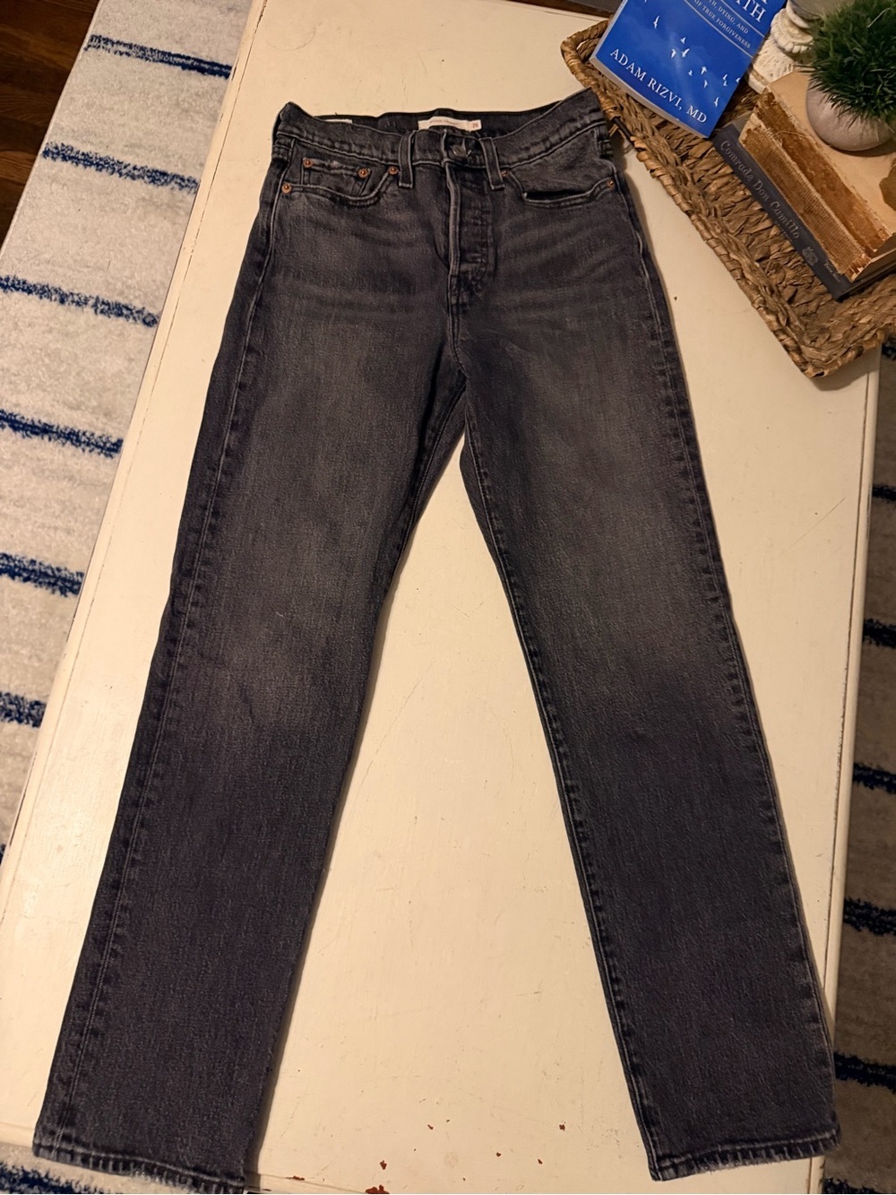 Levi Women’s wedgie Black Straight Jeans size 26